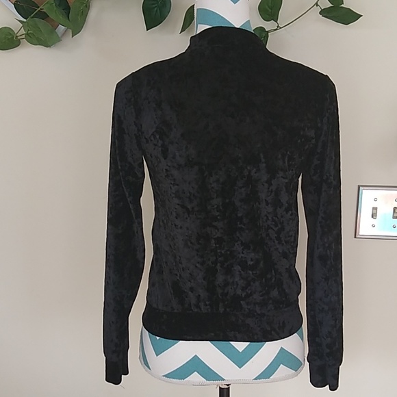 Insta Girl Velvet Like light jacket - Picture 5 of 6